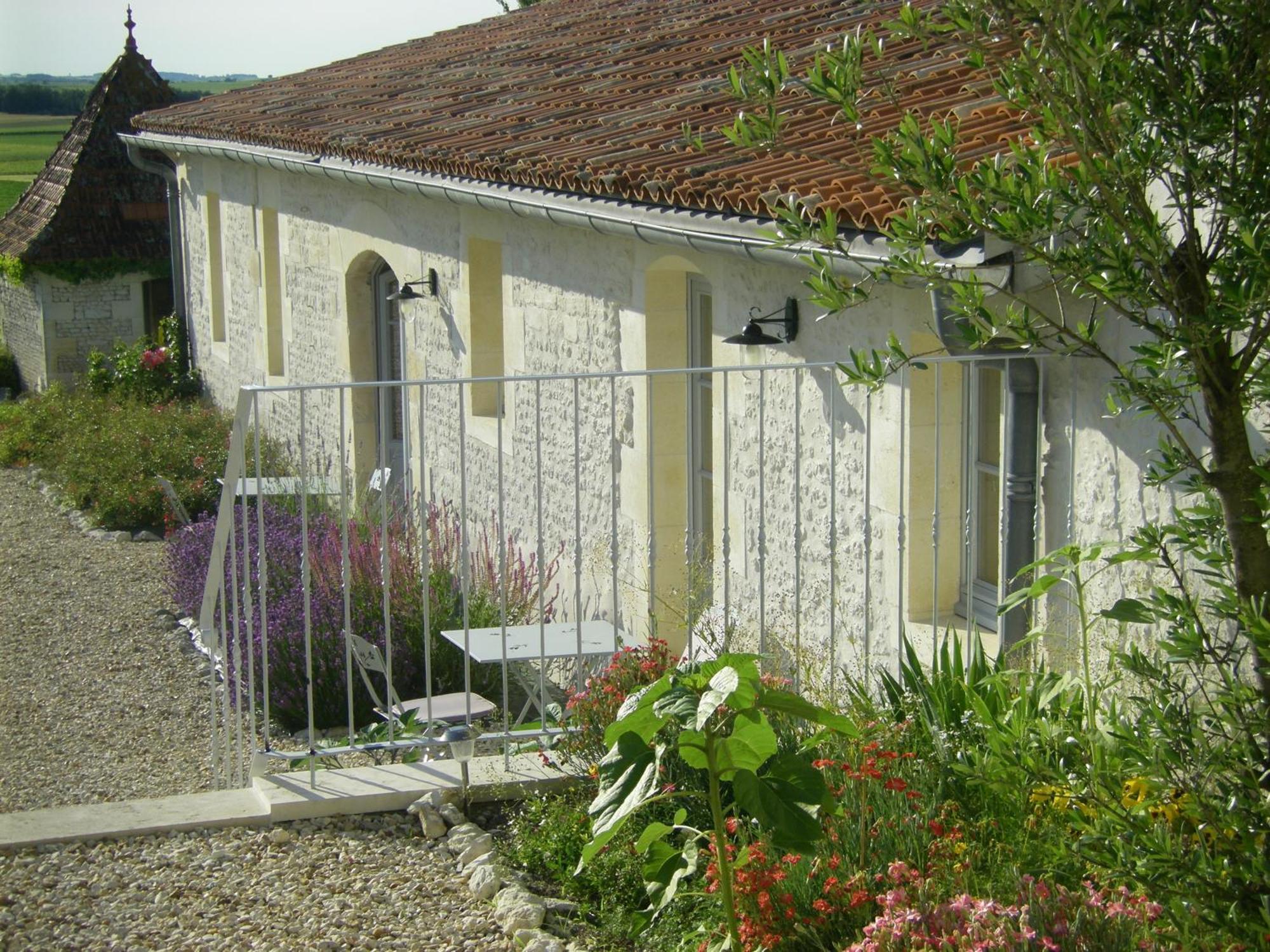Chambre D'Hotes Clos Des Pierres Blanches Brie-sous-Archiac Exteriör bild