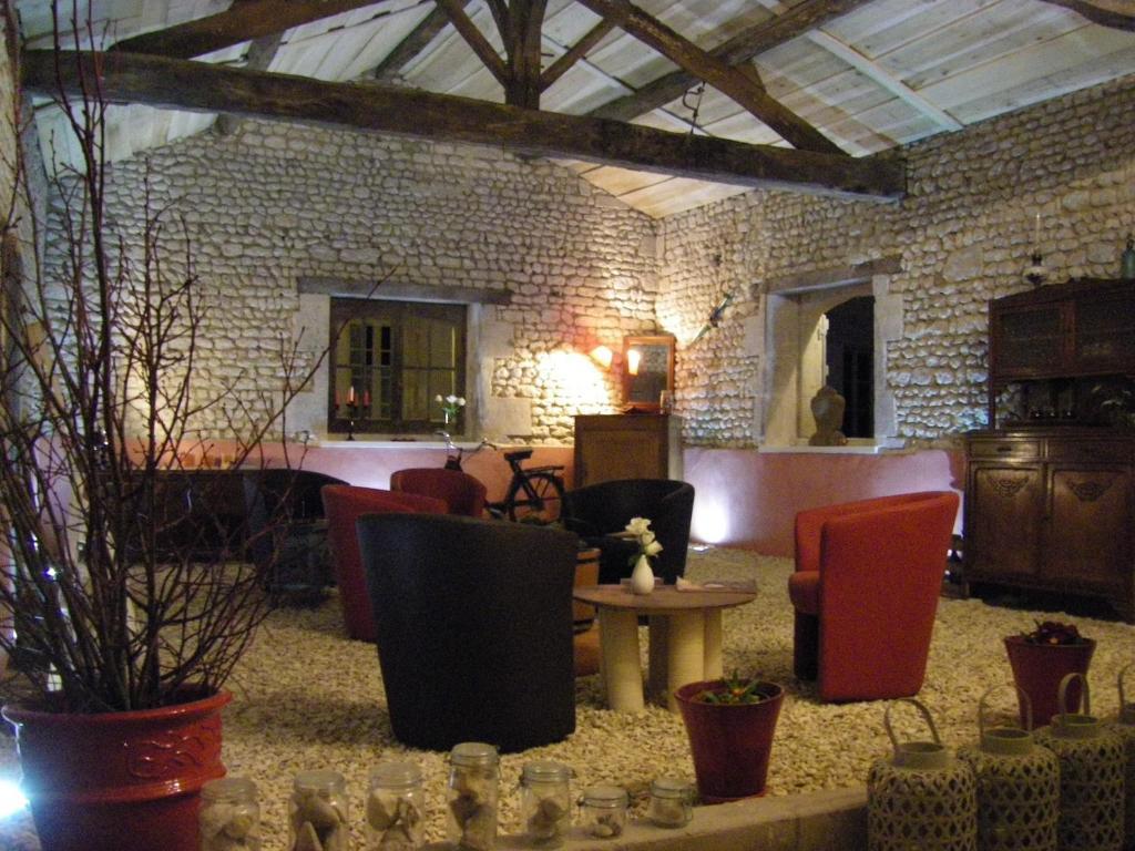 Chambre D'Hotes Clos Des Pierres Blanches Brie-sous-Archiac Exteriör bild